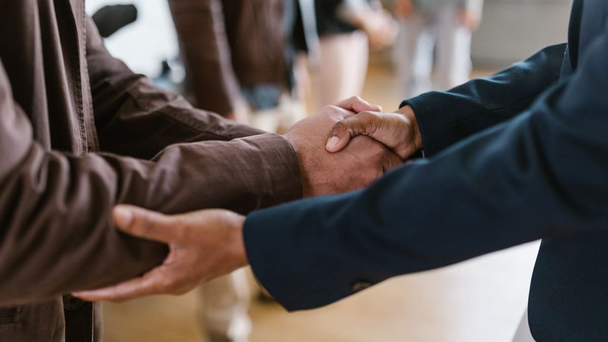 Agent and client shaking hands on a deal
