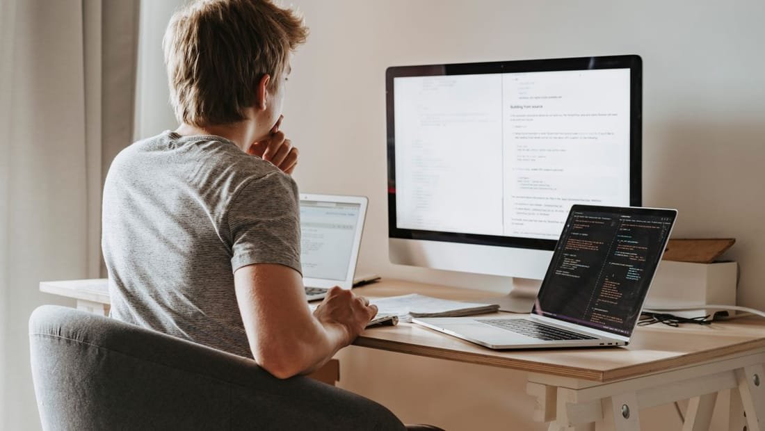 Agent updating website content on a computer